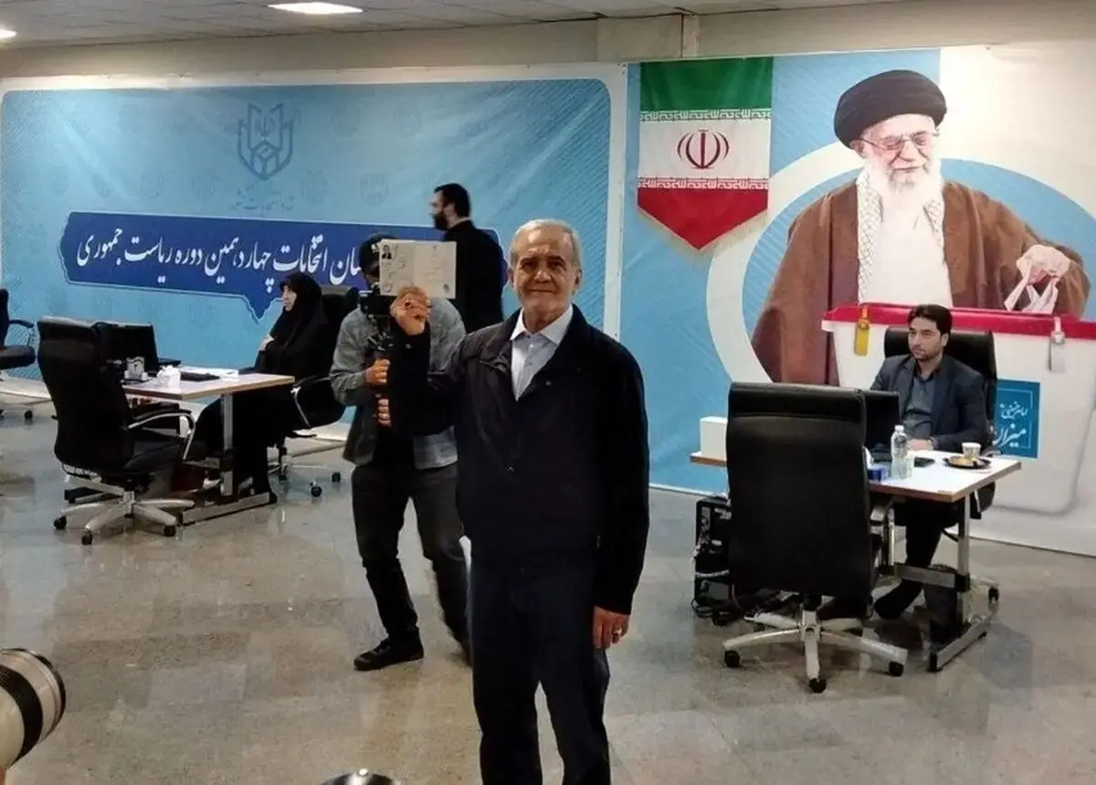 انتقاد روزنامه اصولگرا از شورای نگهبان بابت تایید صلاحیت مسعود پزشکیان
