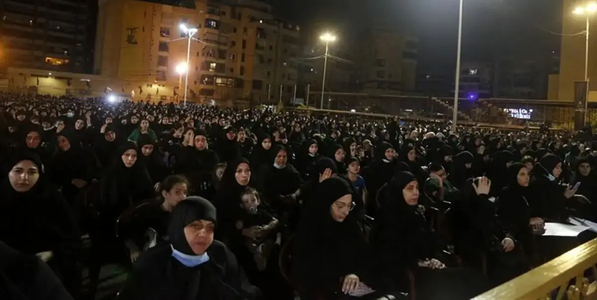 تصویر خبرگزاری فرانسه از زنی بی‌حجاب در مراسم محرم