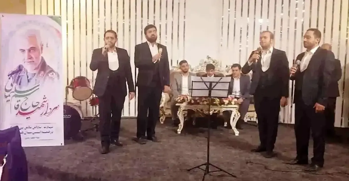 بنر سردار شهید سلیمانی در عروسی مهدی ترابی