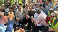 مسعود پزشکیان بر سر مزار زوج سنندجی پرواز هواپیمای اوکراین رفت