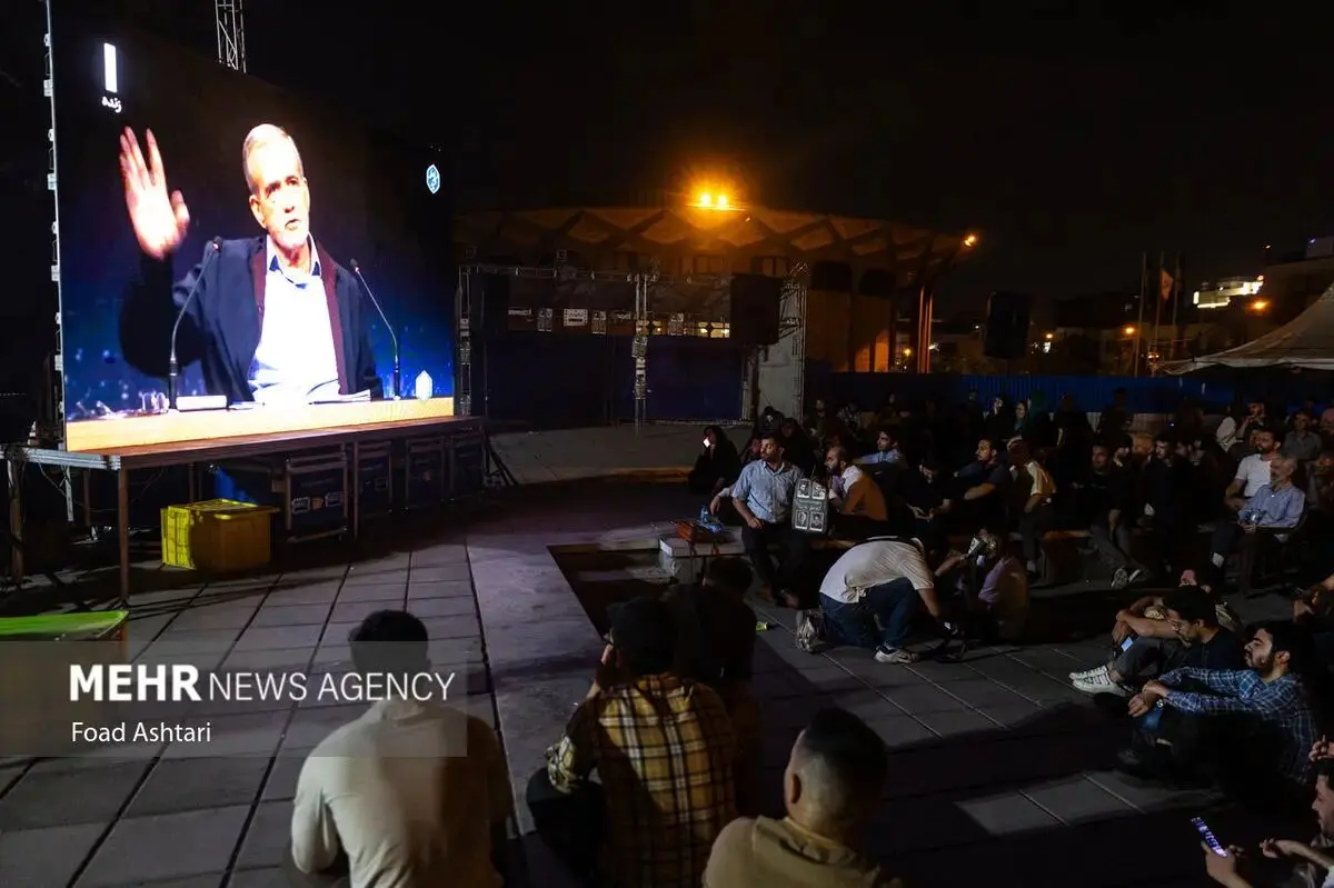 مناظره اول؛ نامزدها درباره، بنزین، فیلترینگ و فروش نفت چه گفتند؟
