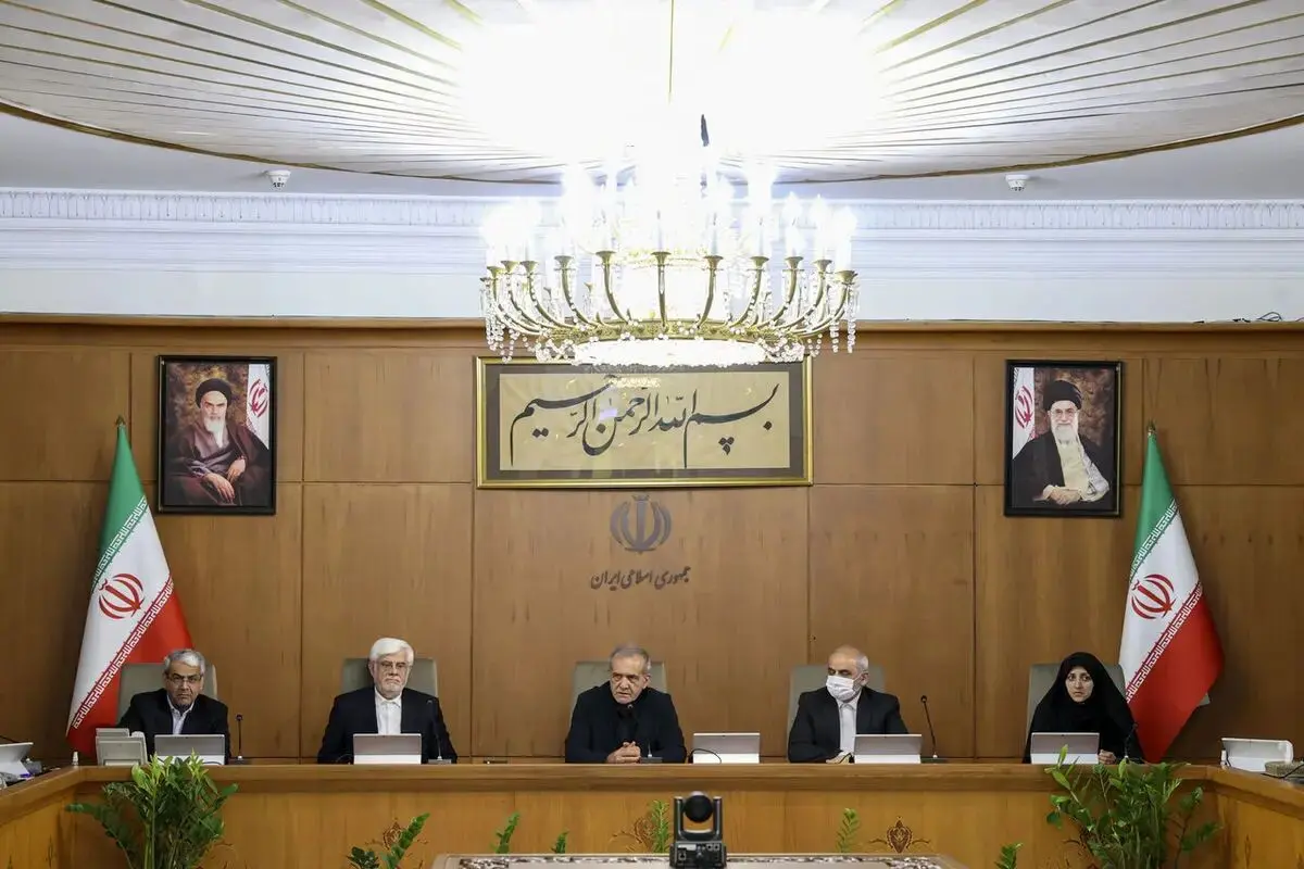 از وعده پرداخت مطالبات پرستاران و گران نشدن بنزین تا فیلترینگ و رجیستری آيفون،‌ مدیریت تنش با آمریکا و وفاق ملی