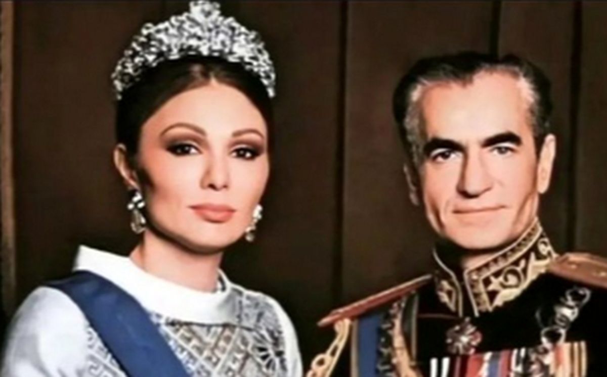 تونل زمان؛ عکس زیرخاکی از محمدرضا شاه پهلوی و فرح دیبا بر سر گهواره مجلل دخترشون!
