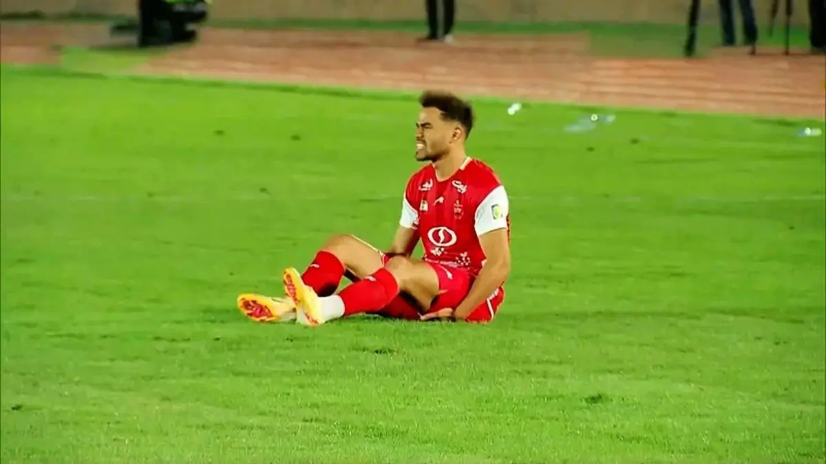 حضور اوستون اورونوف در بازی پرسپولیس مقابل استقلال