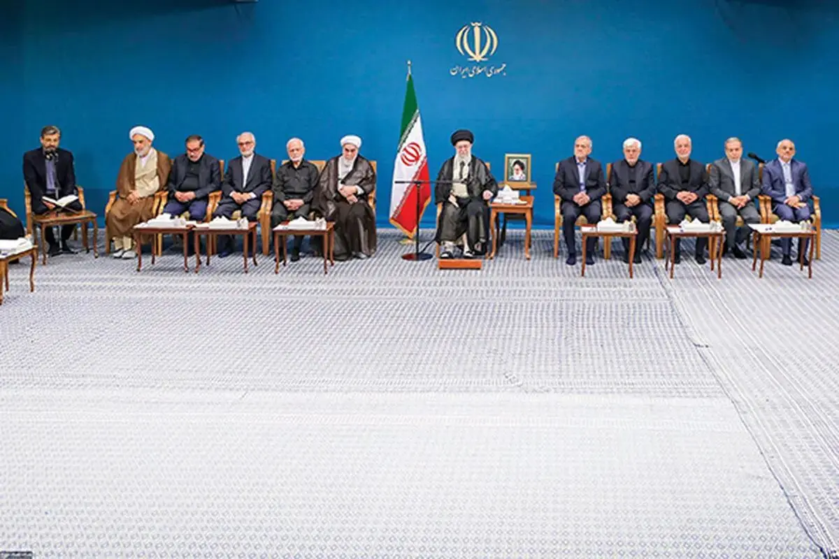 جمعِ بزرگان| درباره تصویری که می‌تواند نمایی از ثبات سیاسی کشور‌، ۱۰۰ روز بعد از فاجعه ورزقان باشد