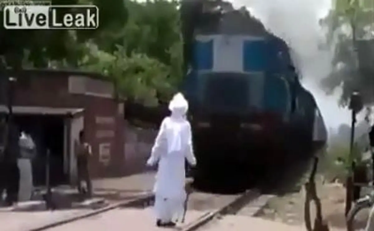 ویدئو / ماجراجویی پیرمرد با قطار