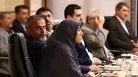 انتقادات به حضور پسر عارف در یک مراسم دولتی: یک مهدکودک در دولت بزنید