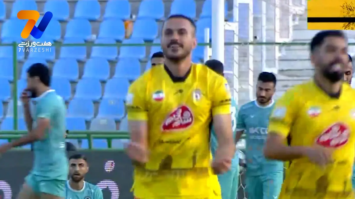 گل اول فجرسپاسی به پیکان توسط مهران موسوی