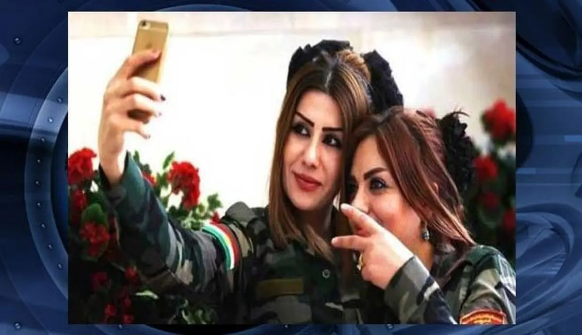 تصاویر/ سلفی دختران پیشمرگه قبل از نبرد با داعش