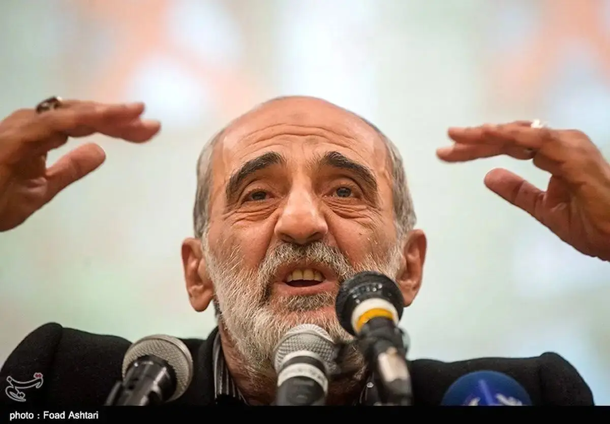 حسین شریعتمداری به خاطر انتشار یک شعر در روزنامه کیهان عذرخواهی کرد