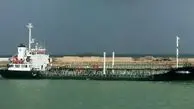 توقیف شناور حامل ۳۰۰ هزار لیتر سوخت قاچاق در دریای عمان