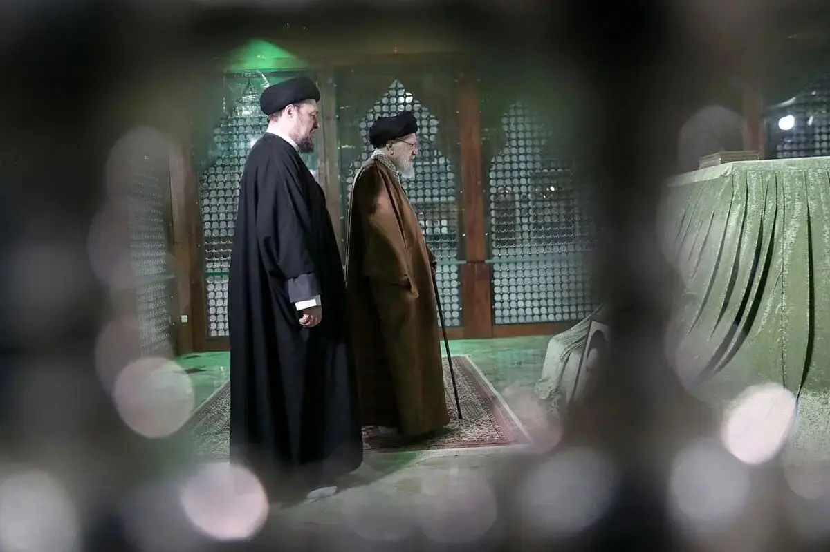 حضور رهبر انقلاب در حرم مطهر حضرت امام خمینی (ره)