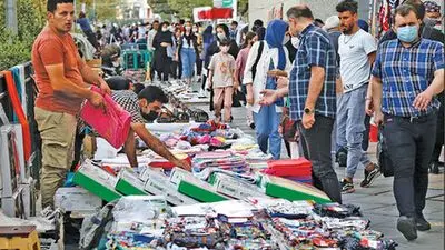 پیاده‌روها گرفتار بساط‌ها