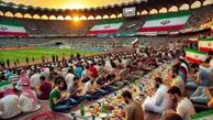 ایستگاه‌های صلواتی و توزیع افطاری در ورزشگاه آزادی برای هواداران تیم ملی فوتبال ایران مقابل امارات