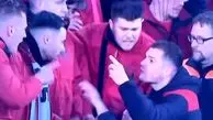 دست به یقه شدن بازیکن لورکوزن با هواداران خودی!