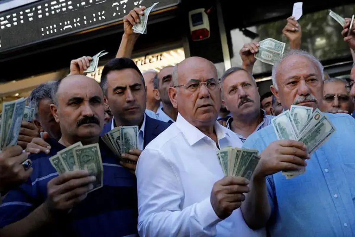 پیش بینی قیمت دلار فردا ۱۷ فروردین ۱۴۰۴