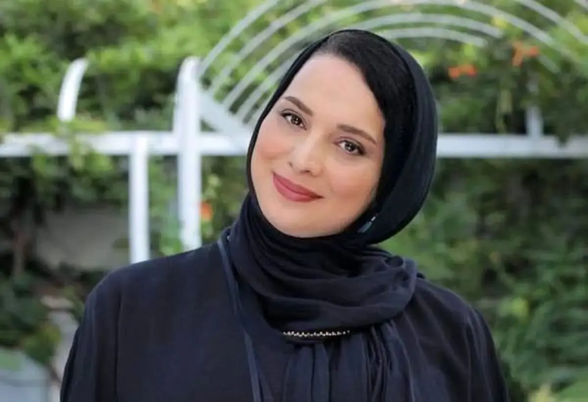 نگاه روز | روشنک عجمیان همراه با حیوان خانگی عروسکی اش
