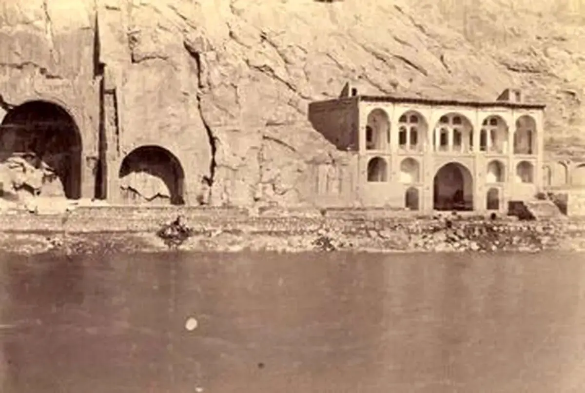 سفر به دل تاریخ؛ دختران قالی‌باف و لباس باشکوه لرها در قاب قاجاری