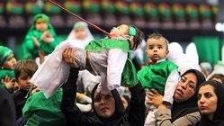 برپایی آیین شیرخوارگان حسینی در کاشان + فیلم
