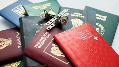 از نگاه امنیتی تا بازجویی فرودگاهی| روایت تبعیض در سفر با رنگ جلد پاسپورت