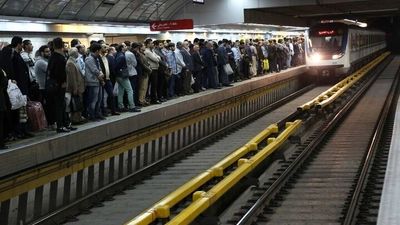 ایستگاه توقف خدمات | پله‌برقی‌های‌خاموش،‌نمادی از‌فرسودگی مترو تهران 