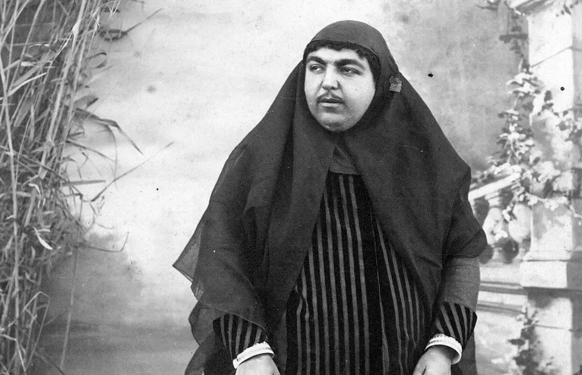 سفر در تاریخ؛ ژست هنری دختر ناصرالدین شاه در سال 1260