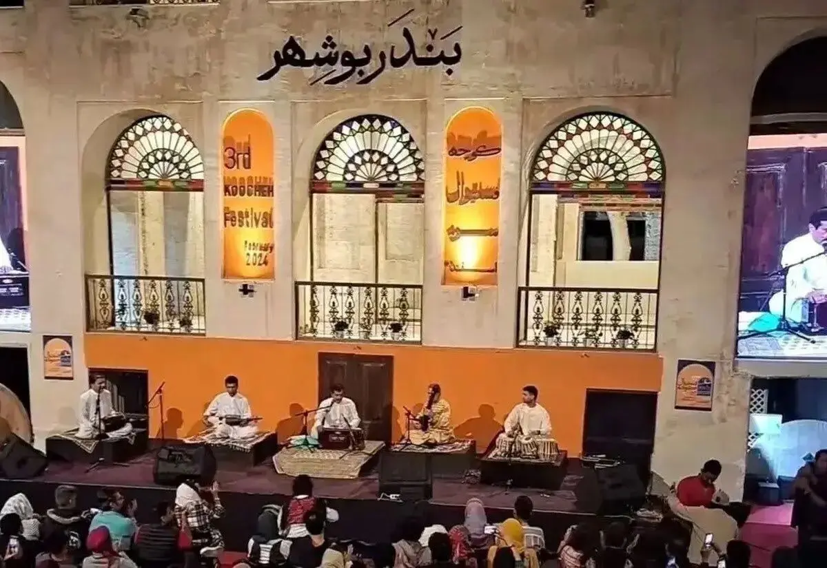 مدیر ارشاد بوشهر گل باران شد؛ هنرمندان سنگ‌تمام گذاشتند