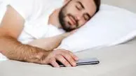 آیا خوابیدن کنار موبایل به مغز آسیب می رساند؟