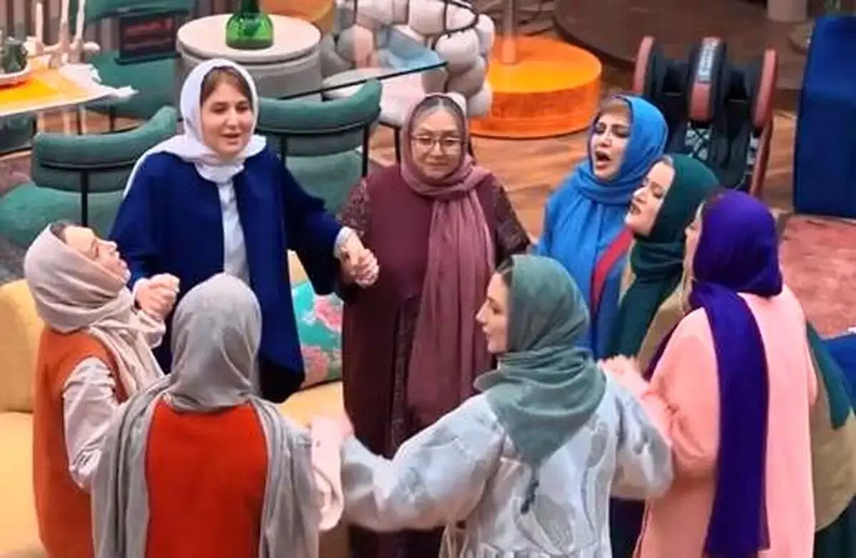 نگاهی به طراحی خاص لباس بانوان جوکر/ از بیسِ فرانسوی گلوریا هاردی تا تم تیره شیک نعیمه نظام‌دوست