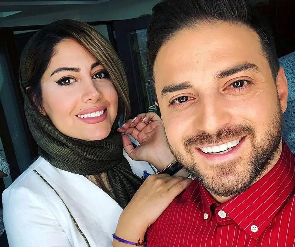 قاب عاشقانه بابک جهانبخش و همسرش در مقبره کوروش