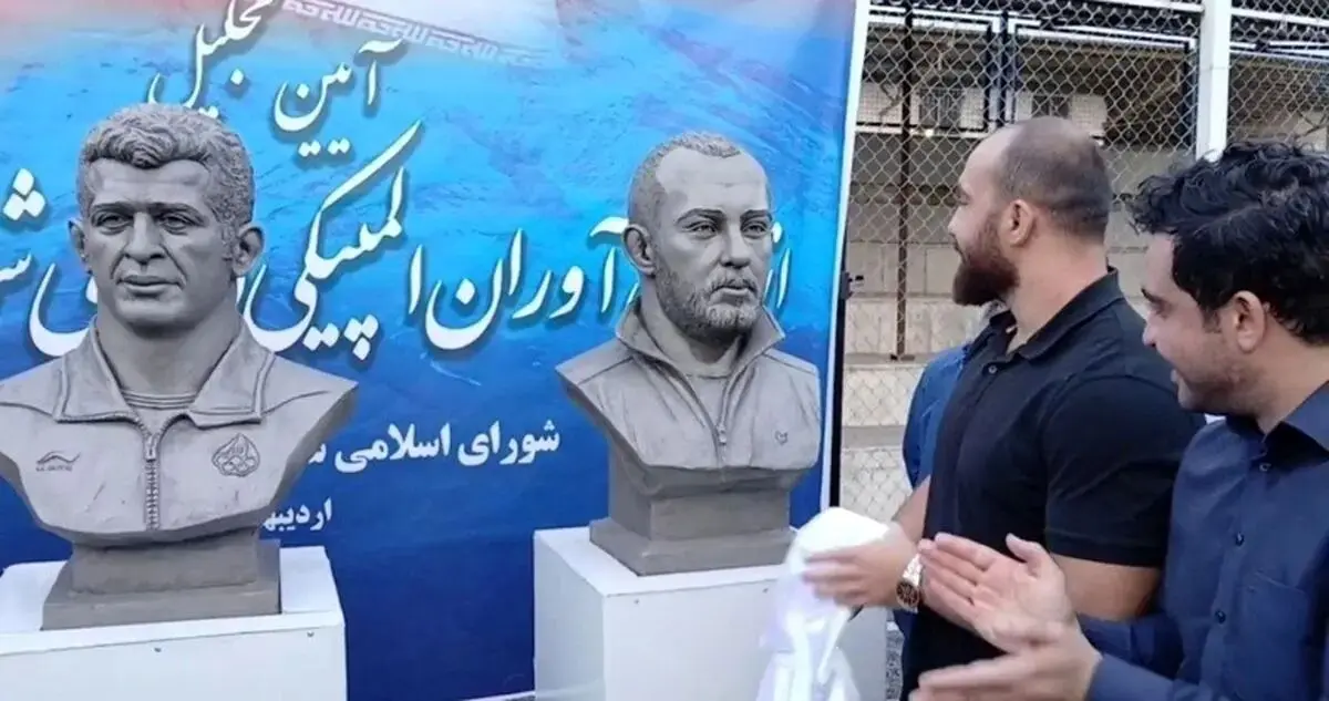 نارضایتی زارع از تندیسش در مراسم تجلیل آملی‌ها