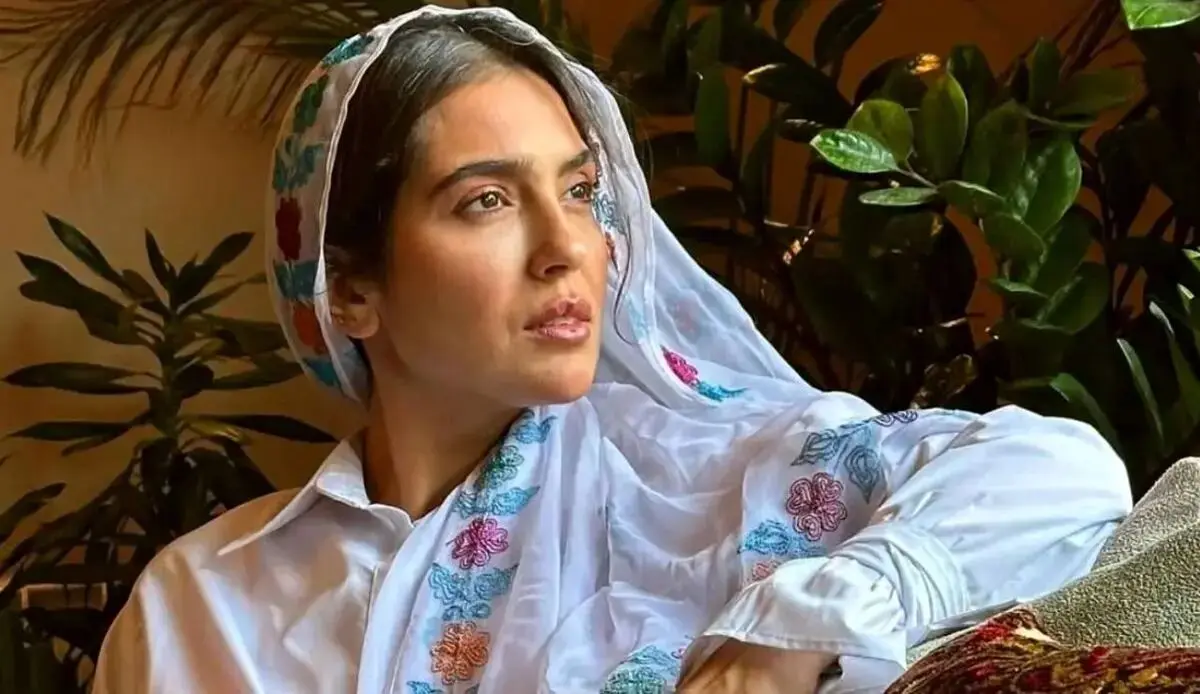 شباهت جالب مونا کرمی بازیگر از سرنوشت به برادرش