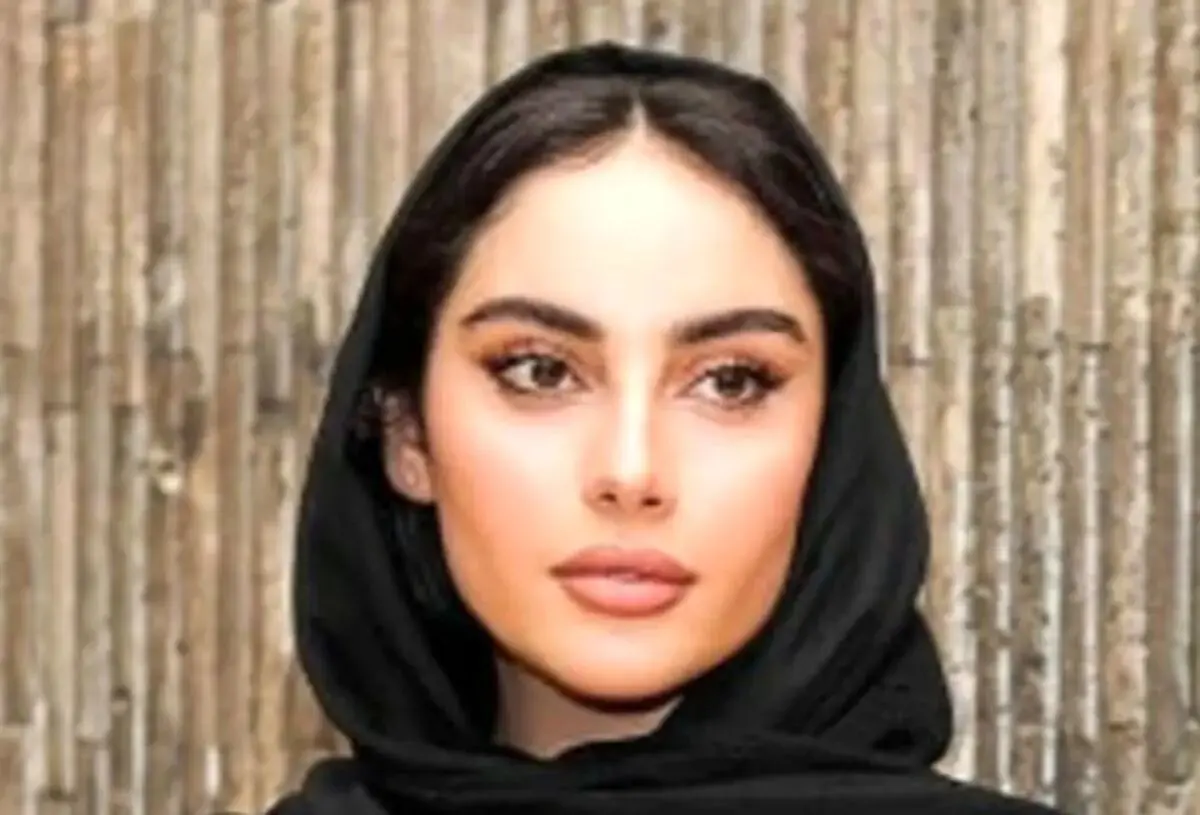 عکس خیره کننده ترلان پروانه در کلبه ی جنگلی اش