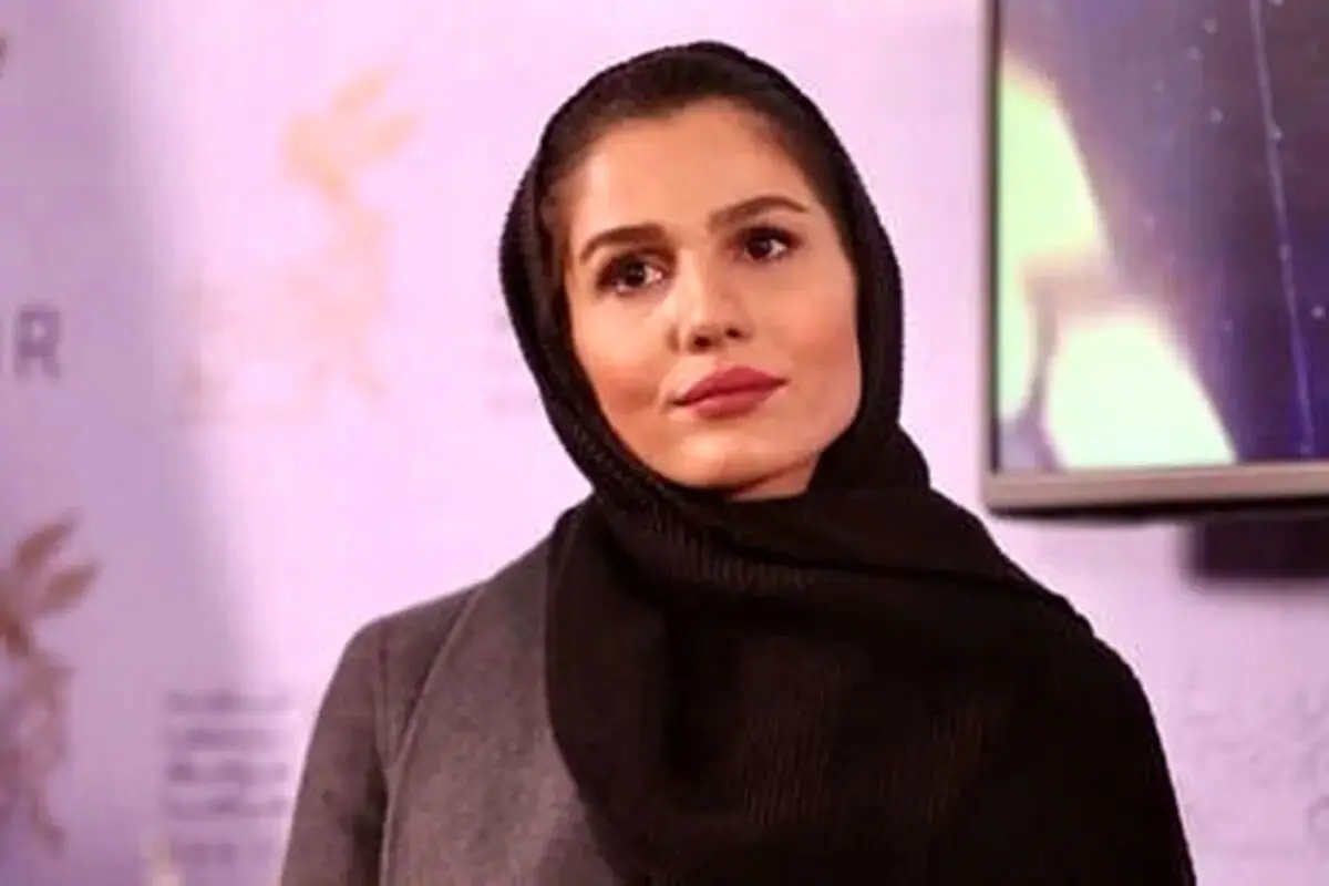 عکس کیوت و عروسکی مرجان اتفاقیان بازیگر کنکل کنار برج ایفل