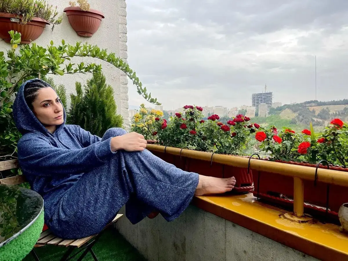 پست جدید سمیرا حسن‌پور بازیگر خوش‌چهره گردن زنی؛ استایلی خیره‌کننده در لوکیشنی رؤیایی