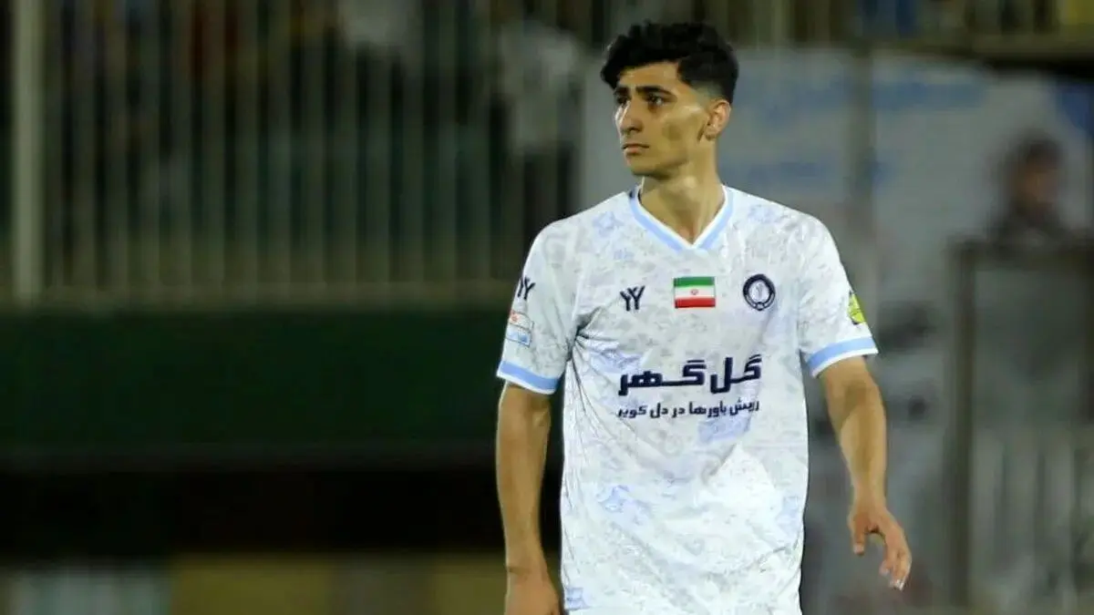 رونمایی از اولین خرید استقلال؛ رزاقی‌نیا آبی‌پوش شد