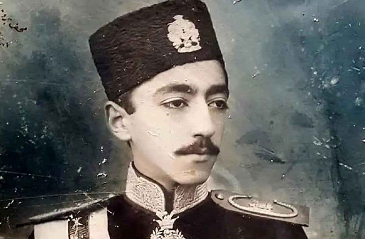 سفر در زمان؛ احمدشاه و ولیعهدش در کنار همکلاسی هایشان در دبستان، دهه 1280