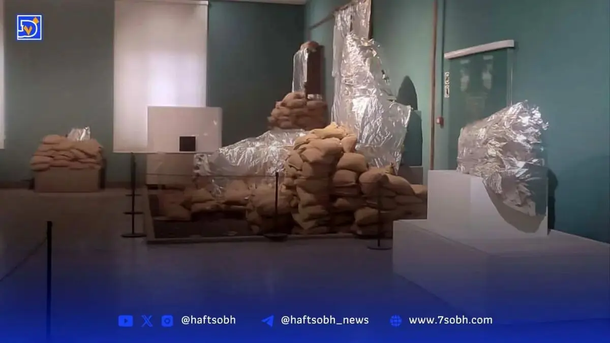 محافظت از مجسمه داریوش در موزه ملی ایران