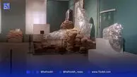 محافظت از مجسمه داریوش در موزه ملی ایران
