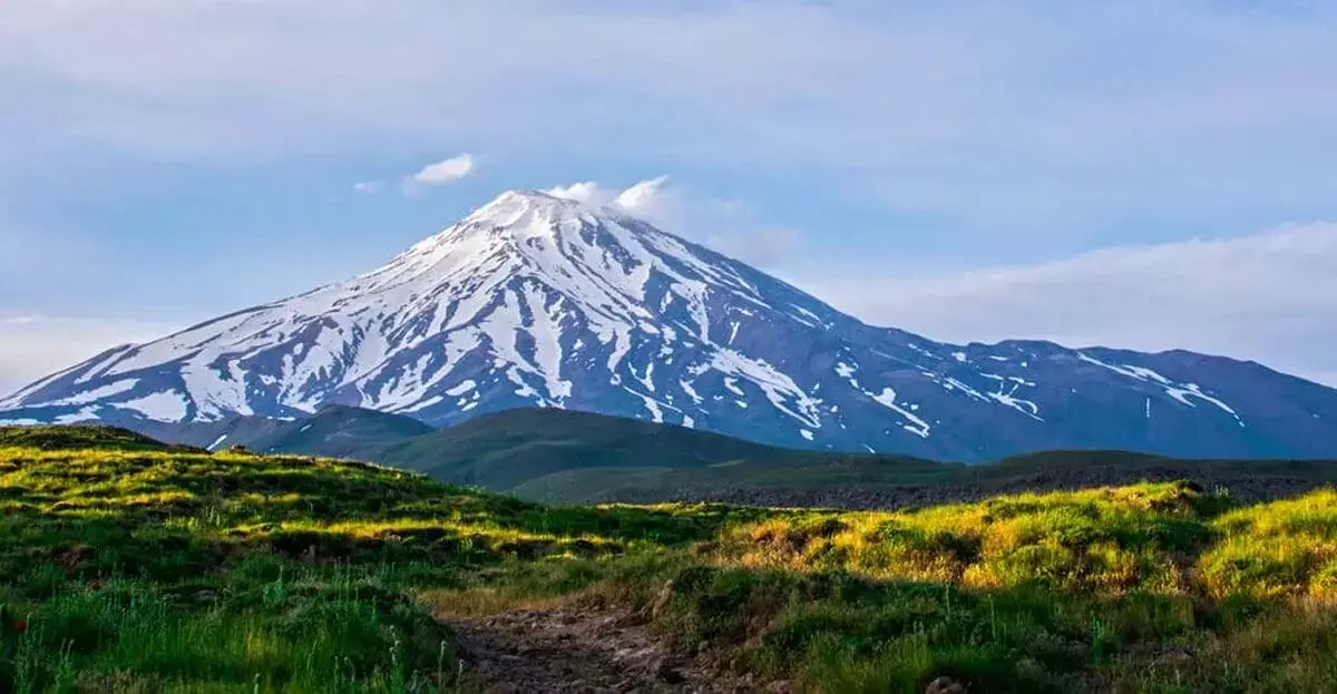 دماوند در قاب آسمان؛ شکوه بی‌نظیر قله ایران در تازه‌ترین تصویر
