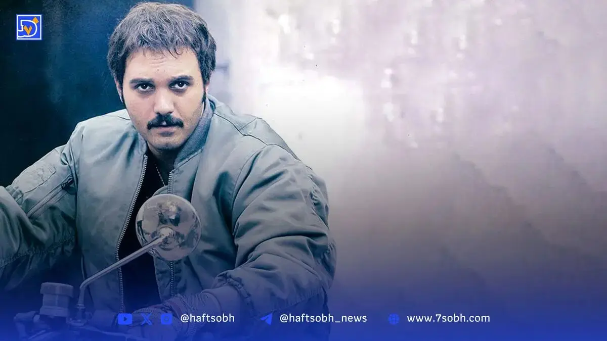 ‌قاب امروز | مسعود ده‌نمکی برسرمزار مجید سوزوکی