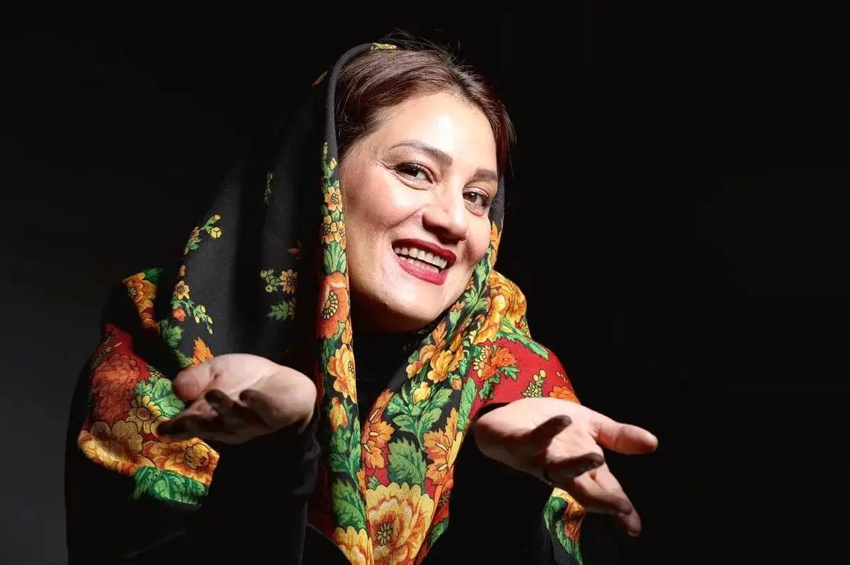 شبنم مقدمی پشت نوید محمدزاده درآمد