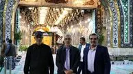 عکسی از سردار باقری در حال زیارت حرم امام حسین (ع)