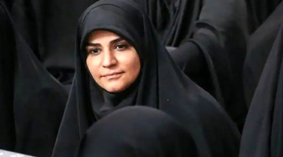 عکس سحر امامی مجری شیرزن صدا و سیما در حسینیه امام خمینی(ره)