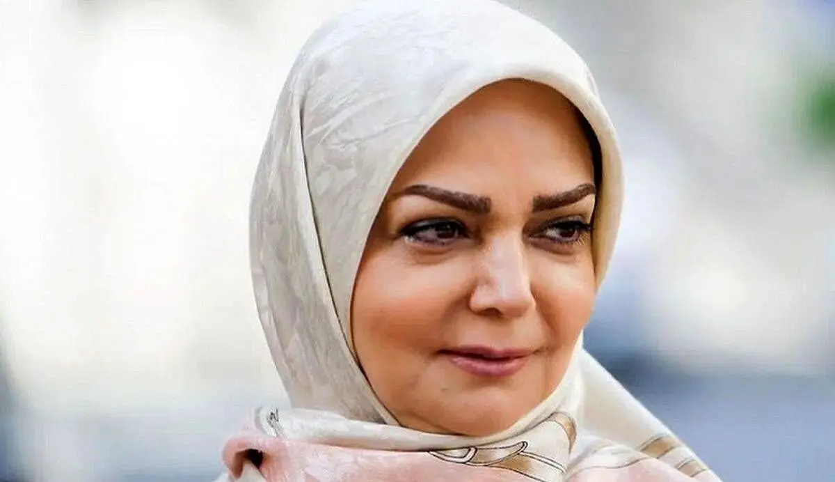 سلفی عاشقانه الهه رضایی مجری دهه شصتی