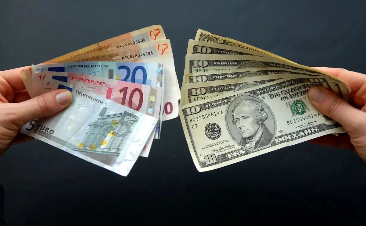 جدیدترین قیمت دلار، یورو و سایر ارزها۱۷ تیرماه ۱۴۰۴؛ دلار یک کانال دیگر سقوط کرد