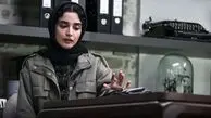 تیپ آستین کوتاه الهه حصاری با صندل‌ و لاک سفید