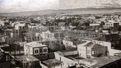 بساط جالب کبابی در خیابان‌های طهران حدود ۱۳۵ سال پیش