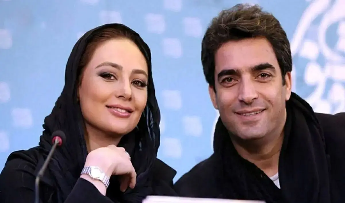 سلفی منوچهر هادی، یکتا ناصر و فرزاد فرزین با نوازنده‌های سنتی در پشت صحنه برنامه منو بشناس