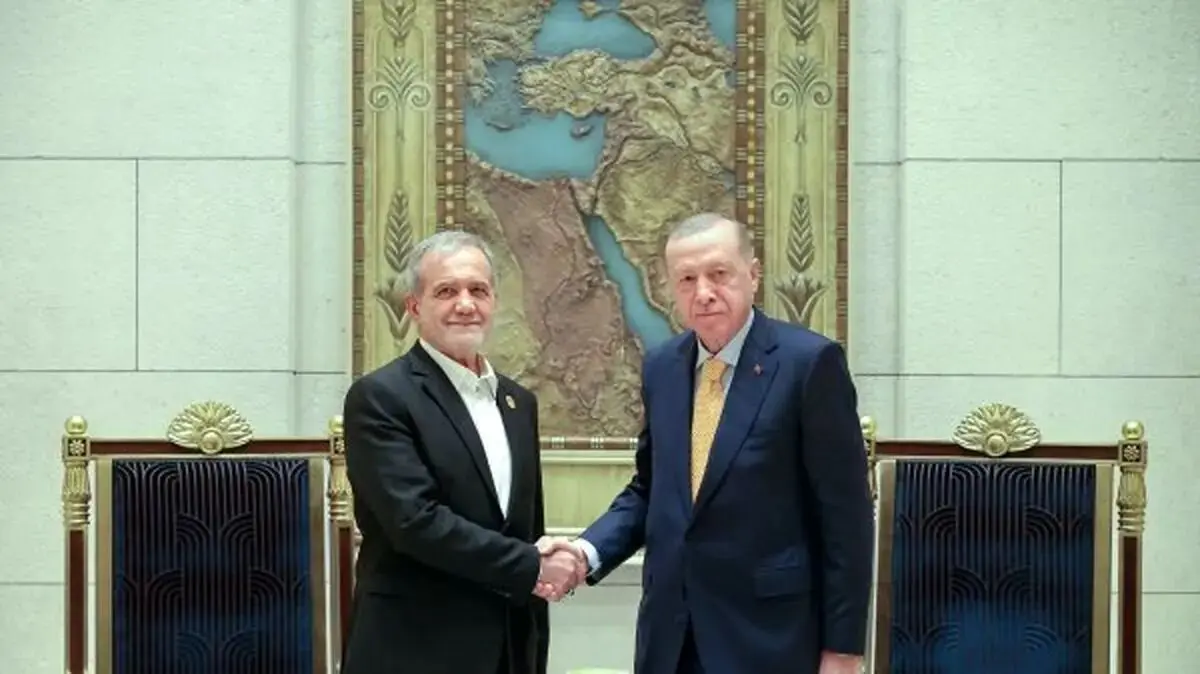 تصویری از احترام اردوغان به پزشکیان در حاشیه اجلاس اکو